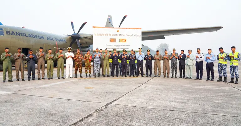 বাংলাদেশ থেকে পাঠানো ত্রাণবাহী বিমান